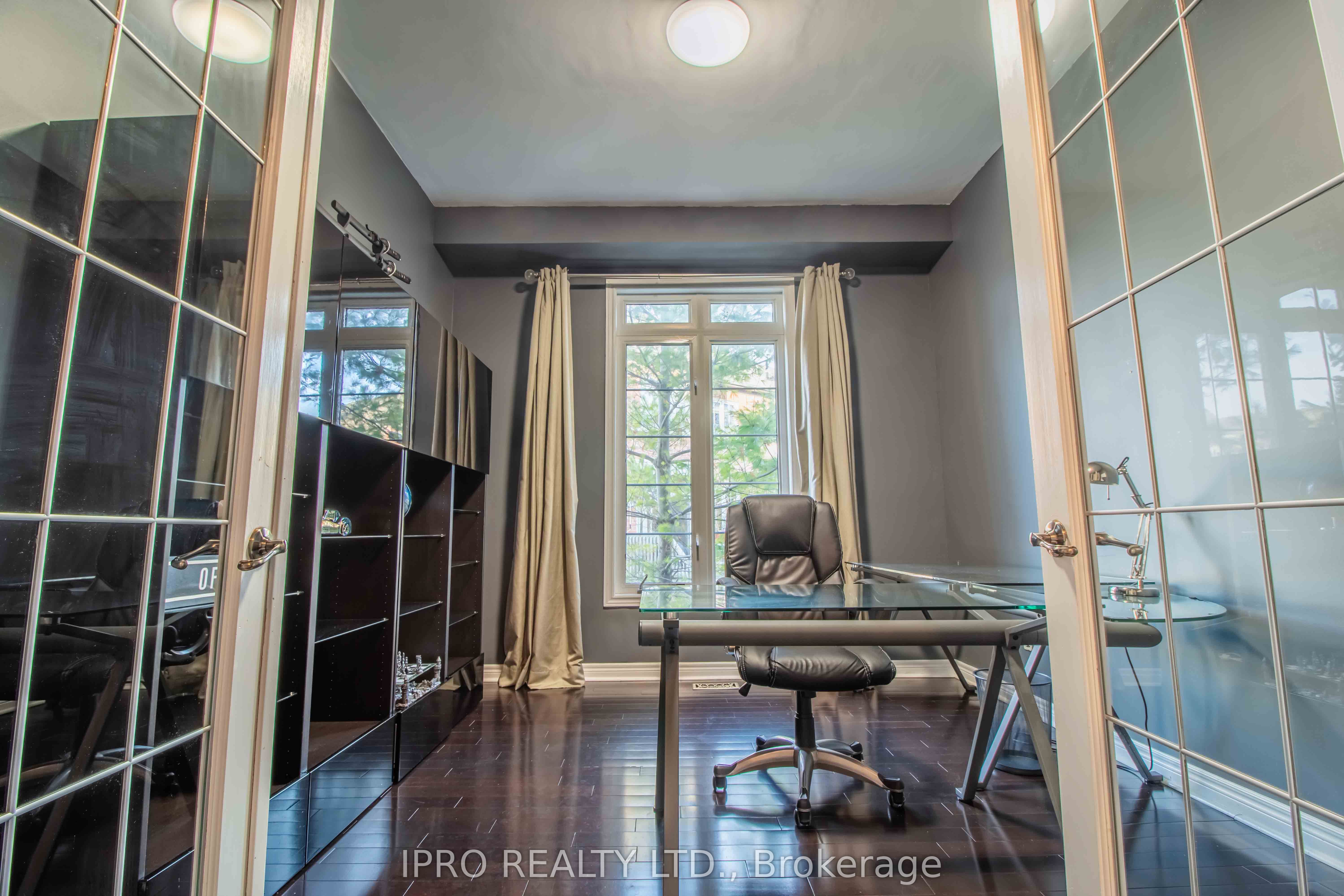 4 Quatro Crescent