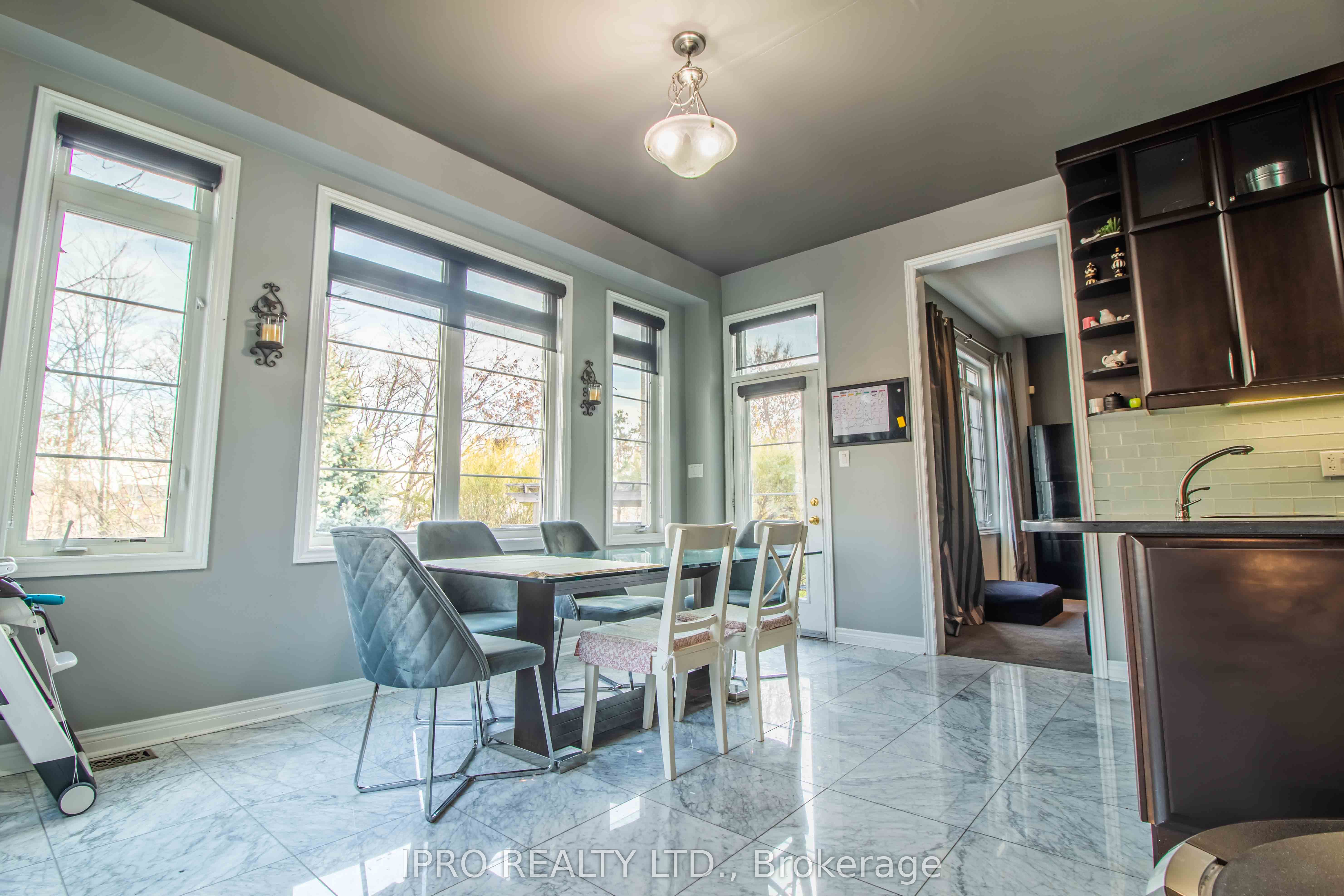 4 Quatro Crescent