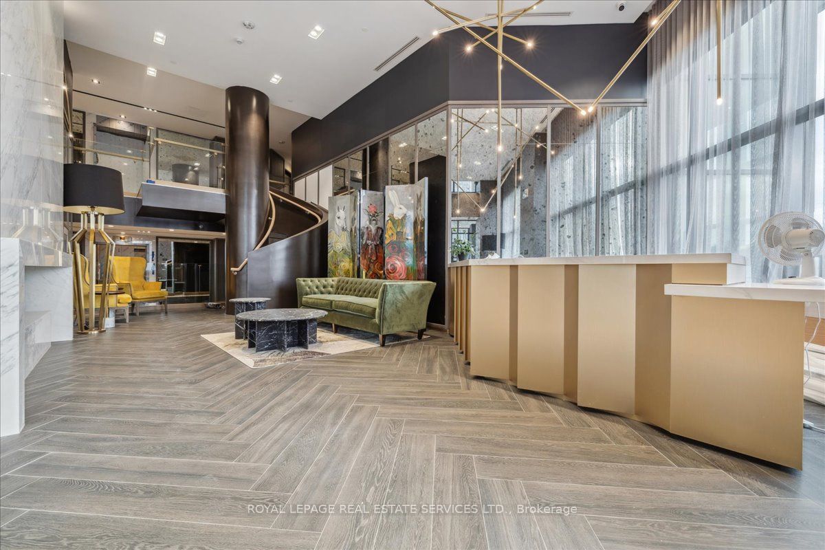 395 Dundas Street, #529