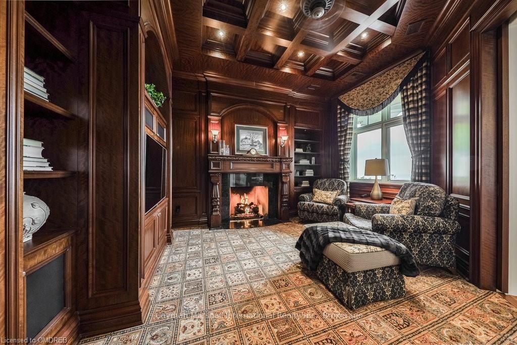 872 WHITTIER Crescent