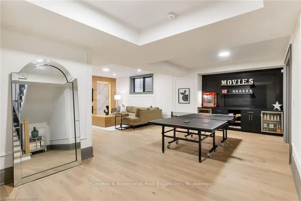 1529 VENETIA Drive
