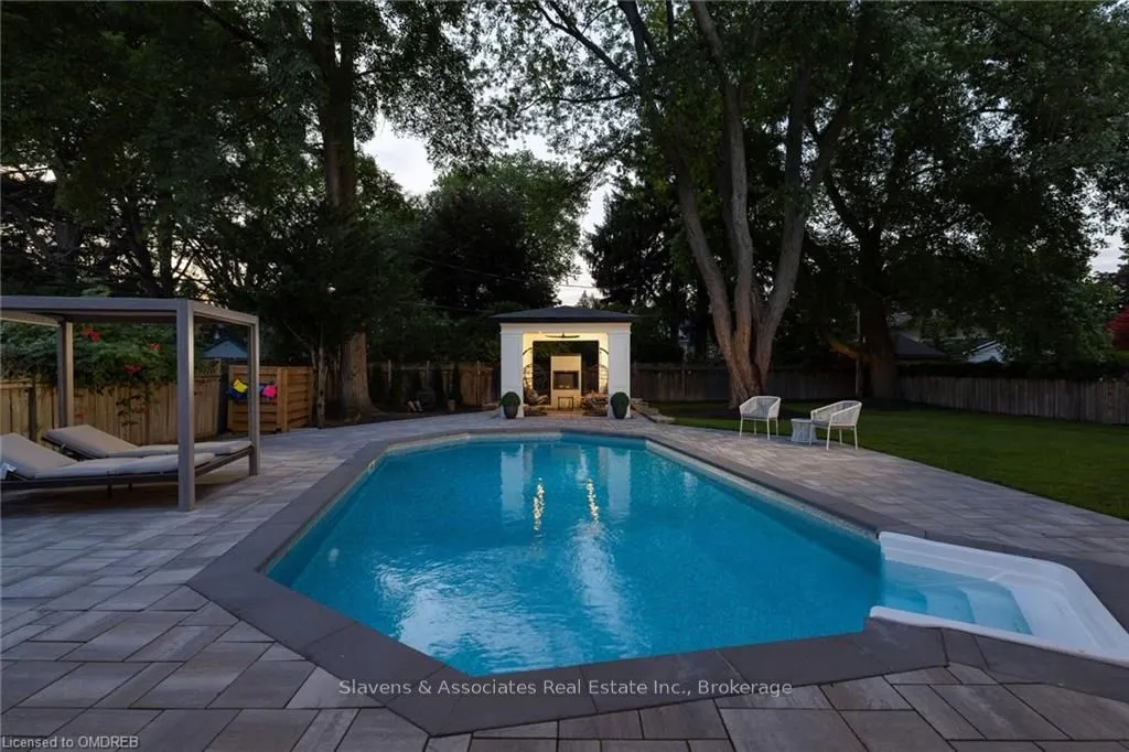 1529 VENETIA Drive