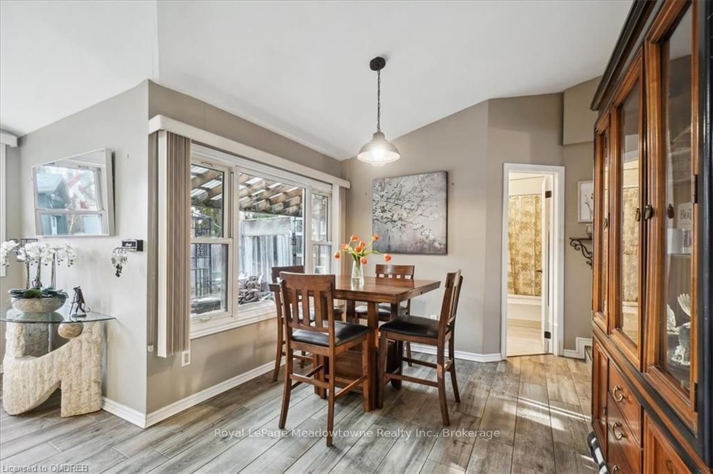 46 MAIN Street S