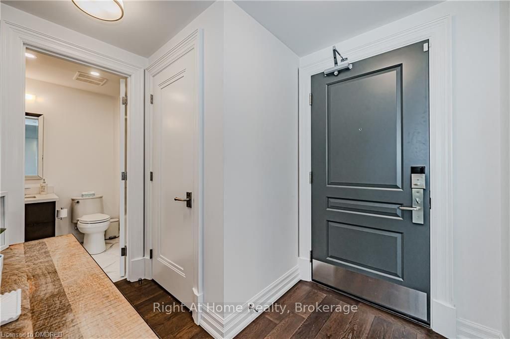 2060 LAKESHORE Road, #802
