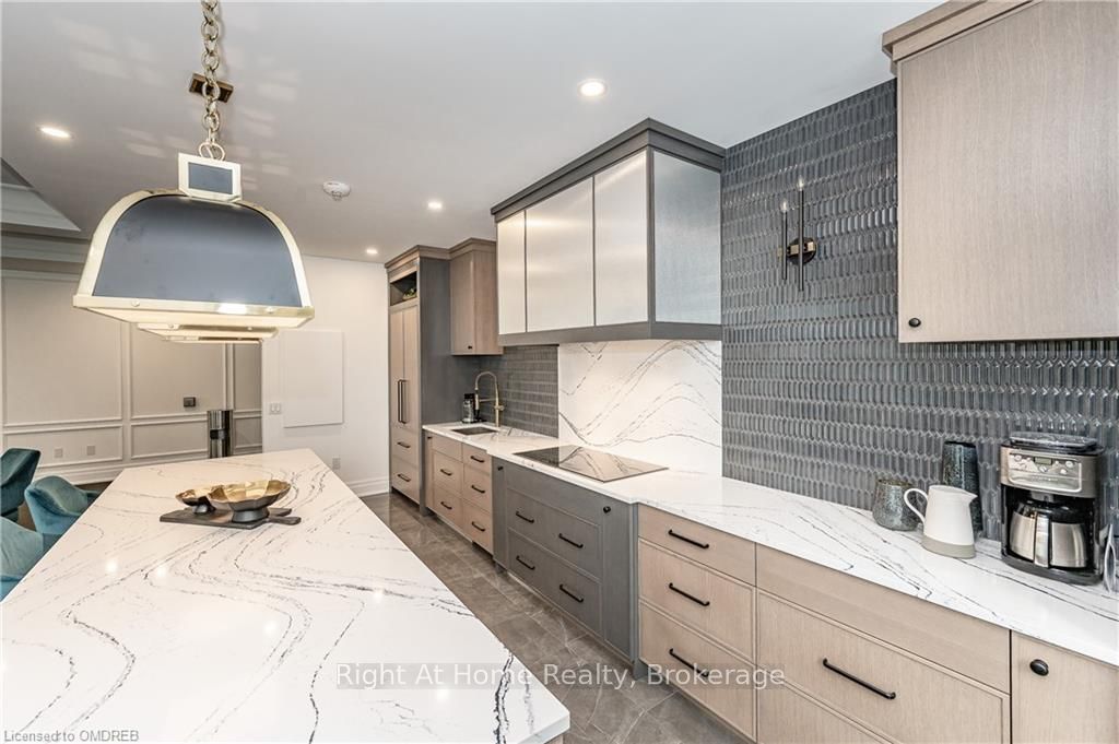 2060 LAKESHORE Road, #802