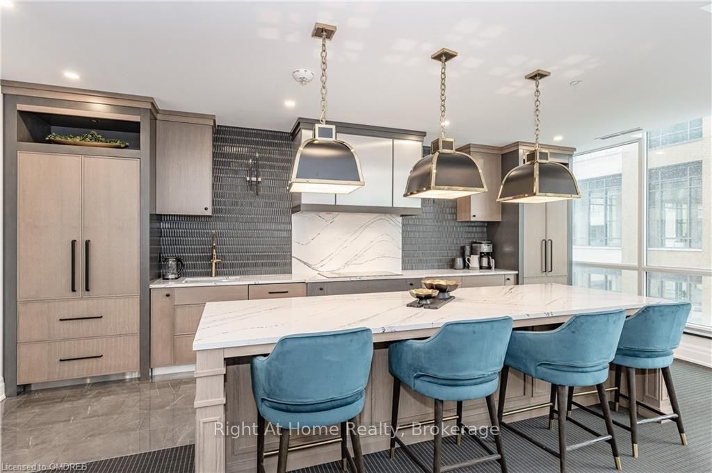 2060 LAKESHORE Road, #802