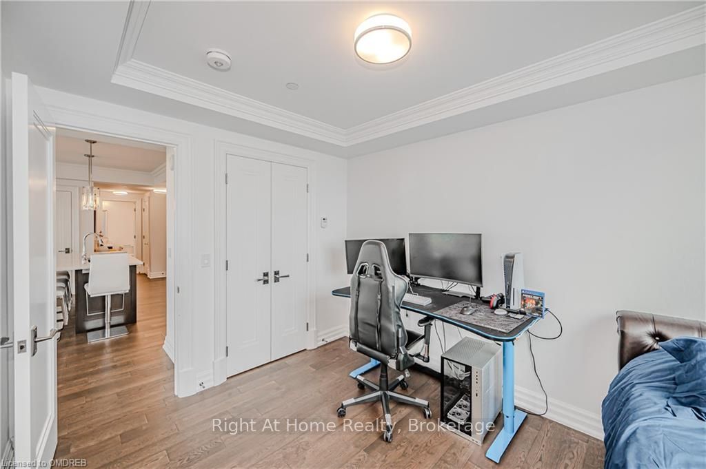2060 LAKESHORE Road, #802