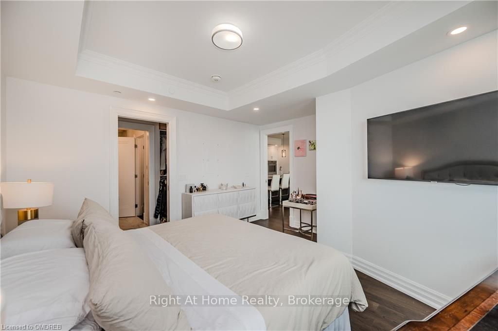 2060 LAKESHORE Road, #802