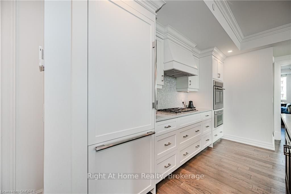 2060 LAKESHORE Road, #802