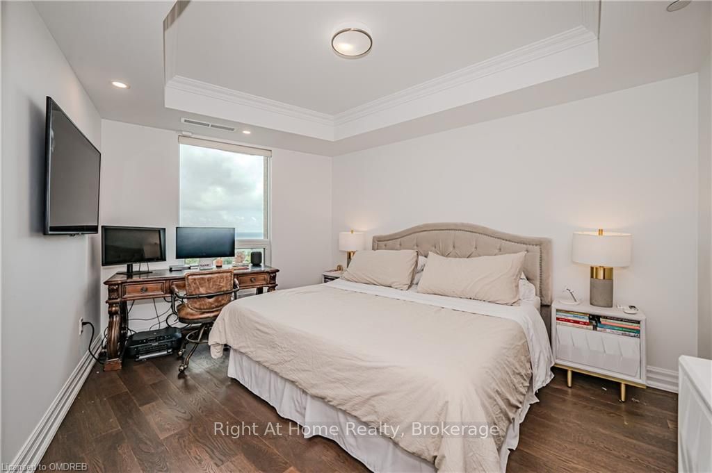 2060 LAKESHORE Road, #802