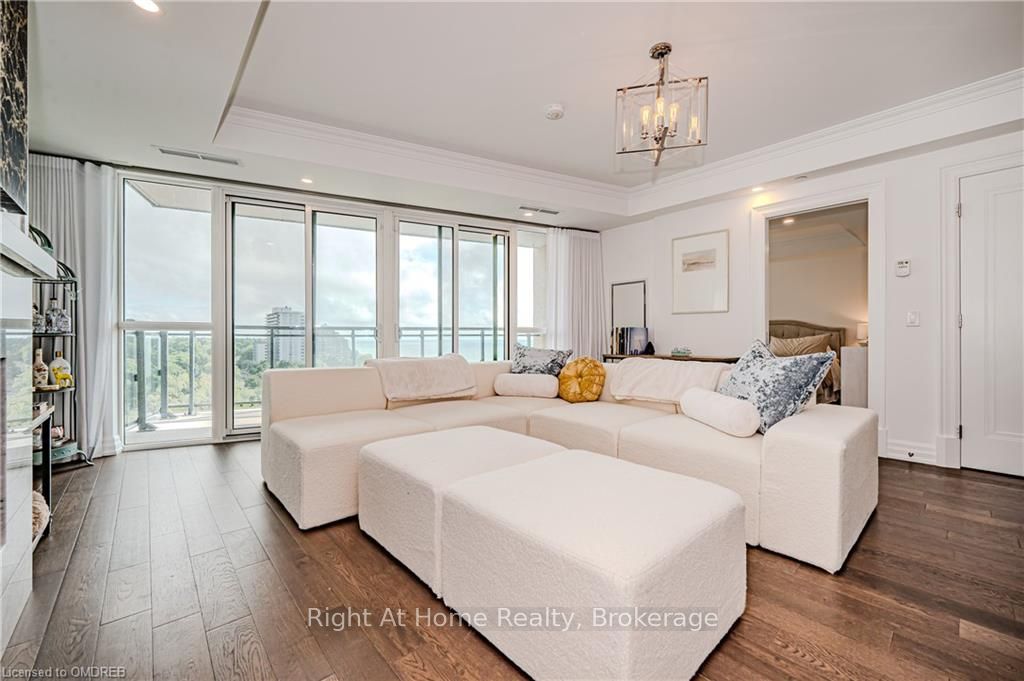 2060 LAKESHORE Road, #802