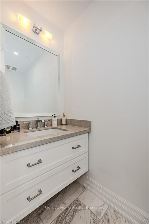 2060 LAKESHORE Road, #802