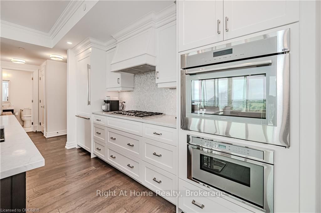 2060 LAKESHORE Road, #802