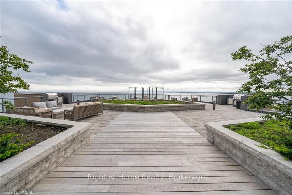 2060 LAKESHORE Road, #802