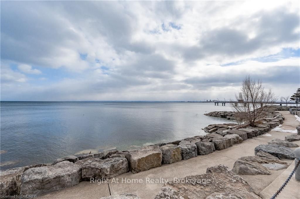 2060 LAKESHORE Road, #802