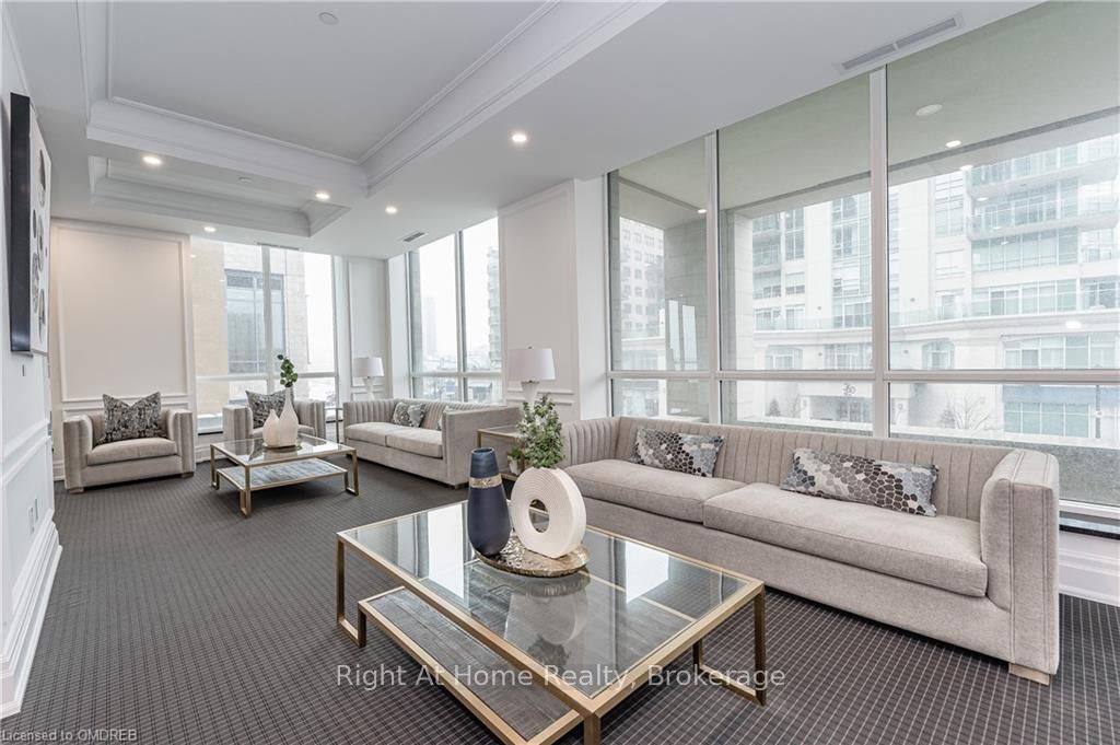 2060 LAKESHORE Road, #802