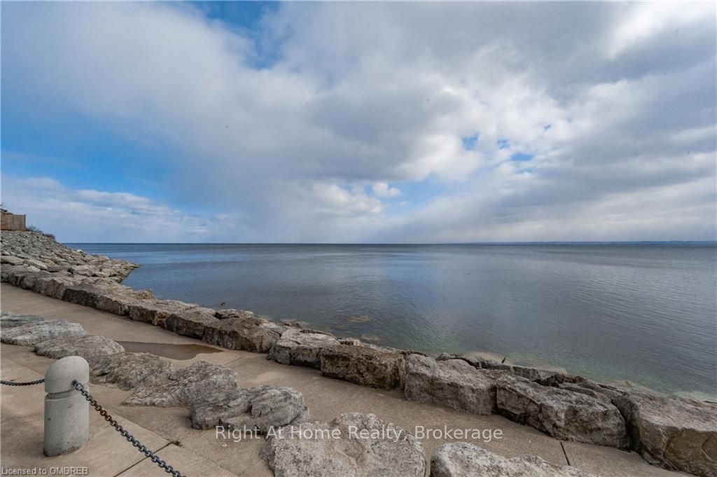 2060 LAKESHORE Road, #802