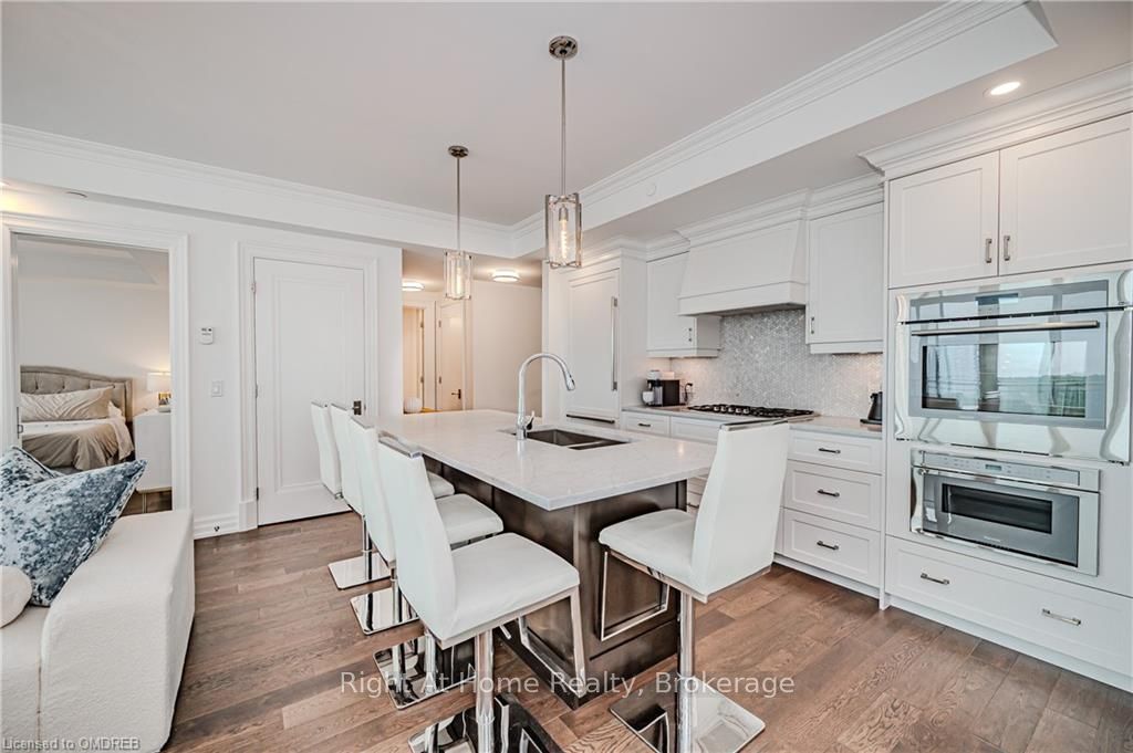 2060 LAKESHORE Road, #802