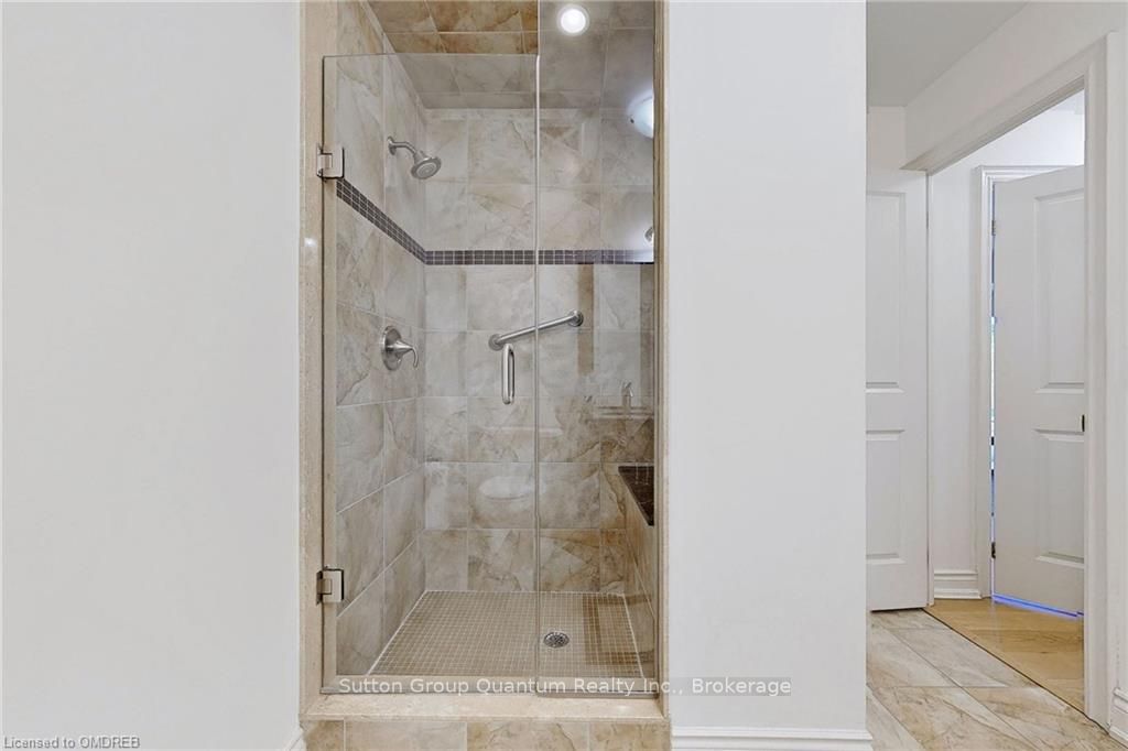 205 LAKESHORE Road W, #304