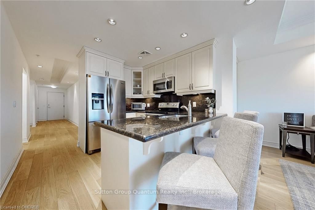 205 LAKESHORE Road W, #304
