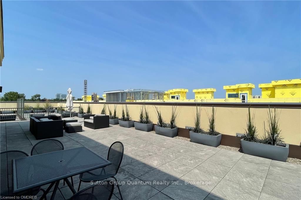 205 LAKESHORE Road W, #304