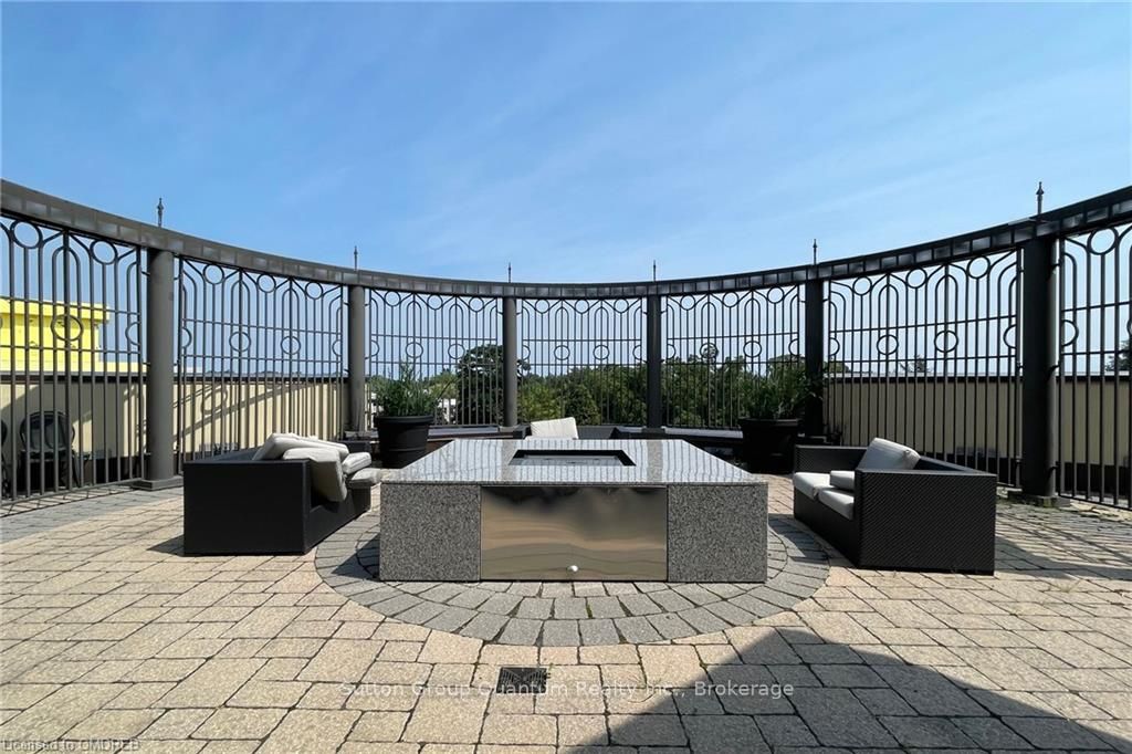 205 LAKESHORE Road W, #304