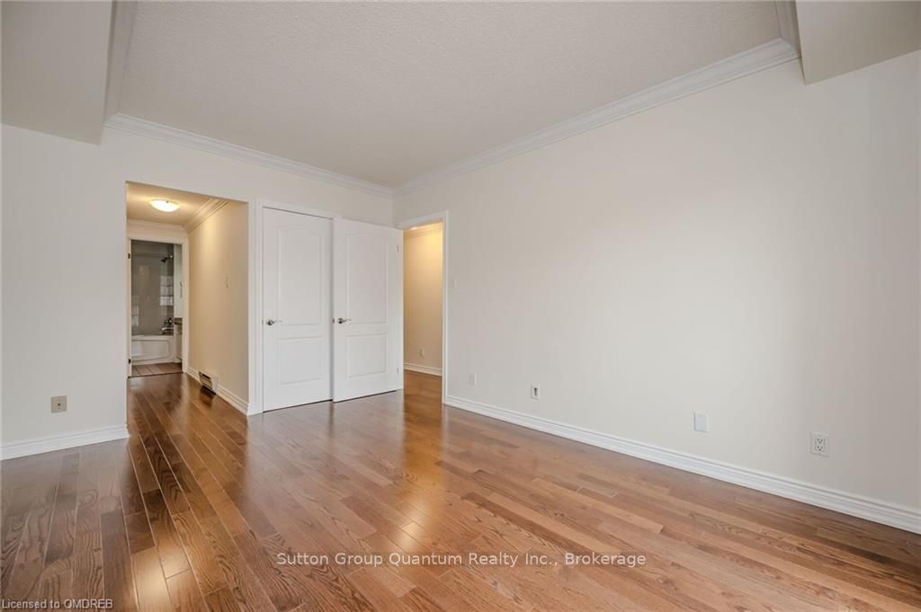 151 ROBINSON Street #401