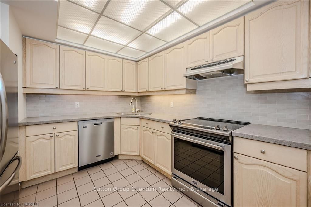 151 ROBINSON Street #401
