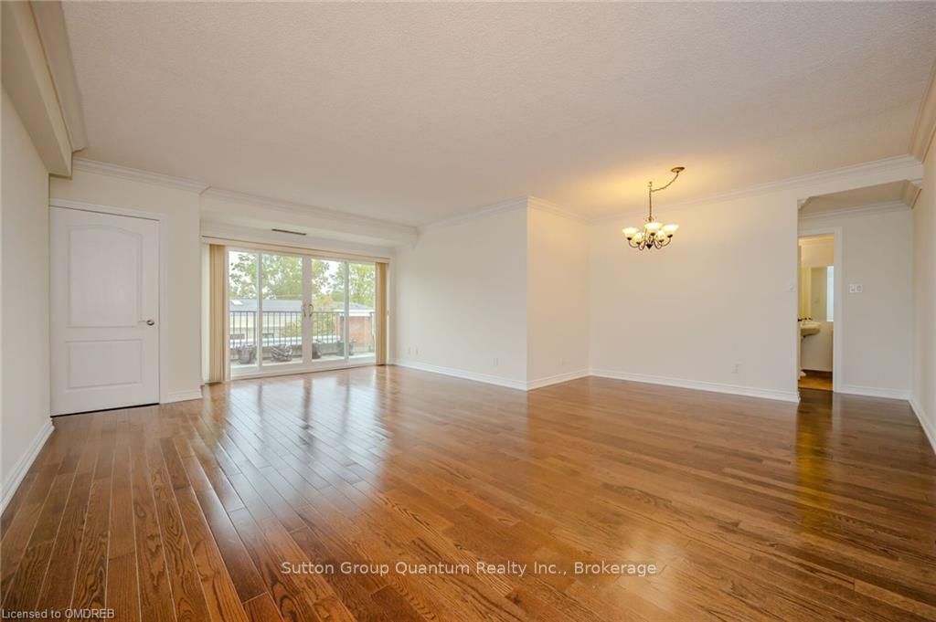 151 ROBINSON Street #401