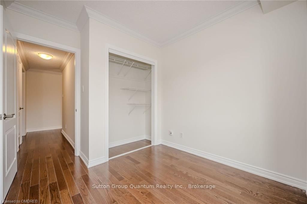 151 ROBINSON Street #401