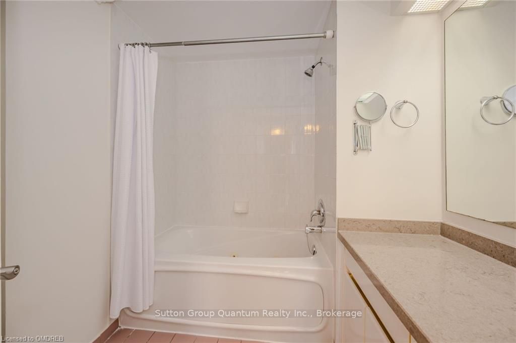 151 ROBINSON Street #401