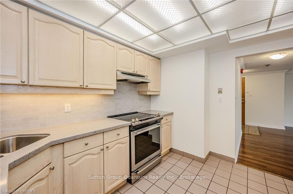 151 ROBINSON Street #401