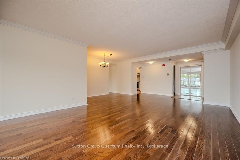 151 ROBINSON Street #401