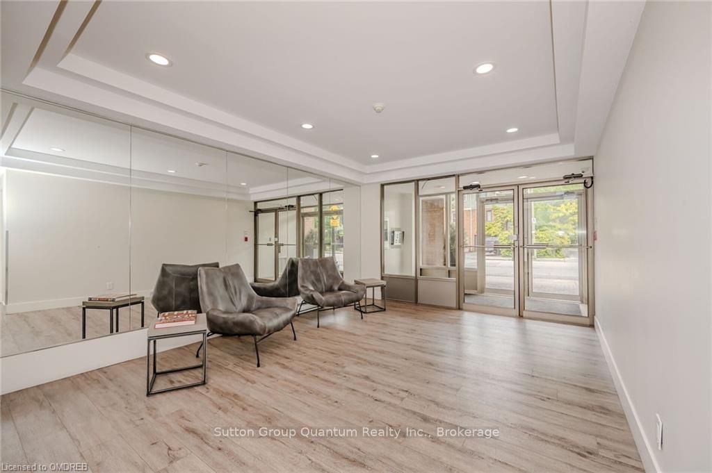151 ROBINSON Street #401