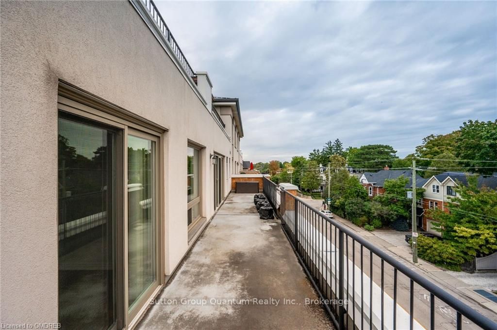 151 ROBINSON Street #401