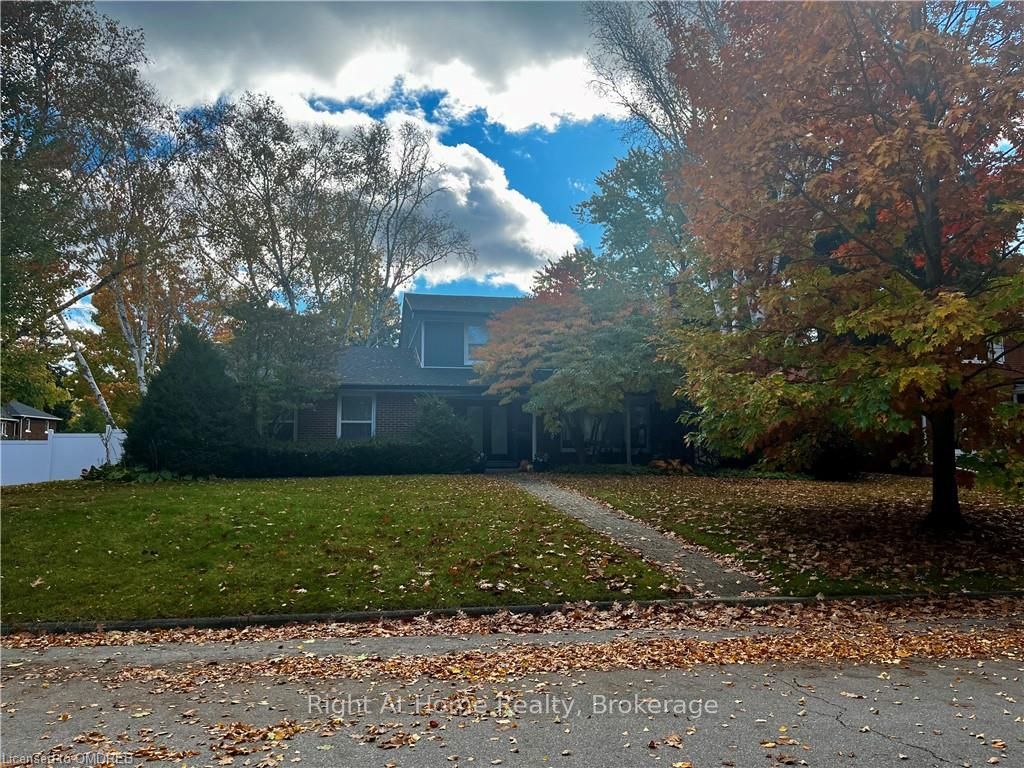 192 WALDONCROFT Crescent