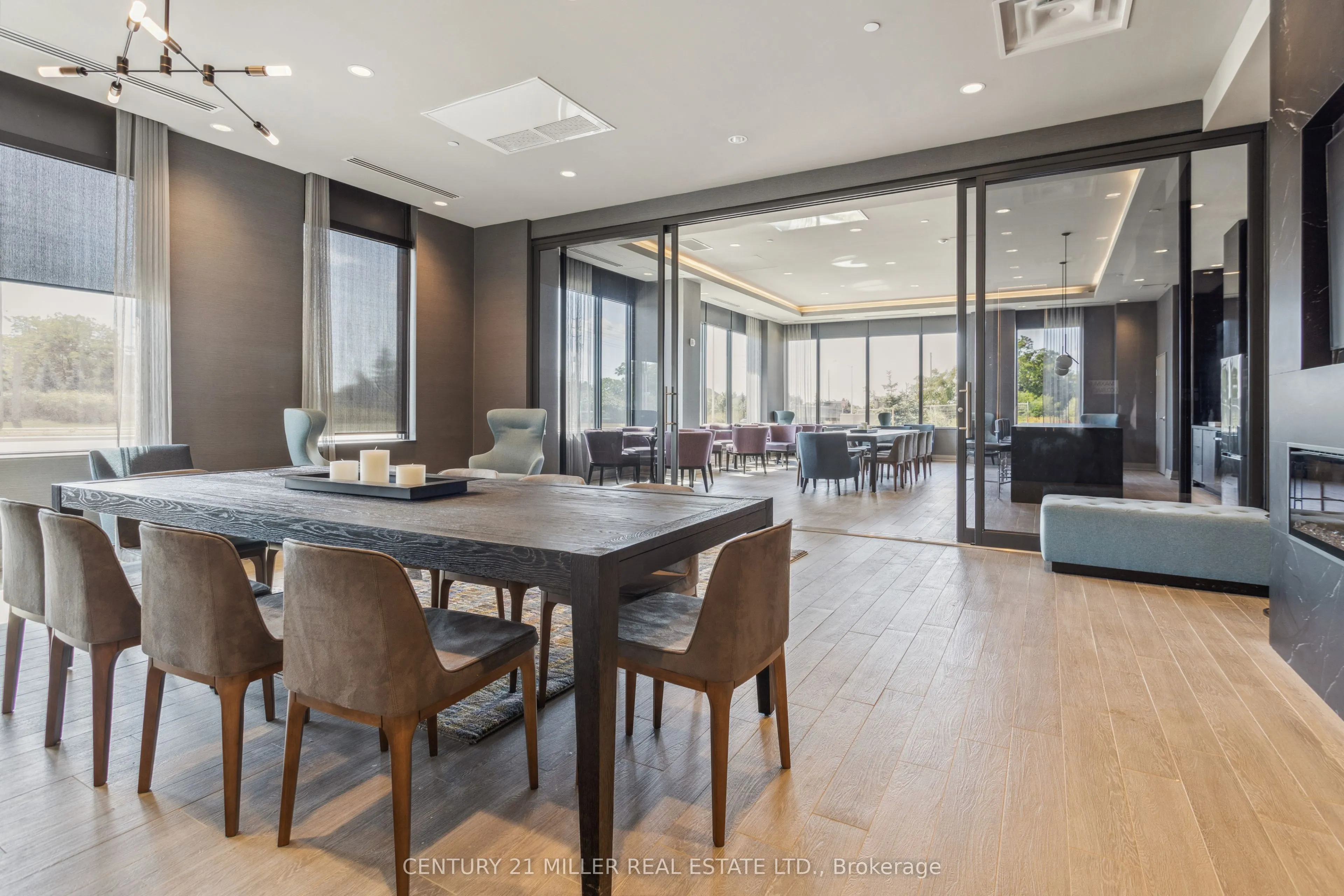 95 Dundas Street W, #115