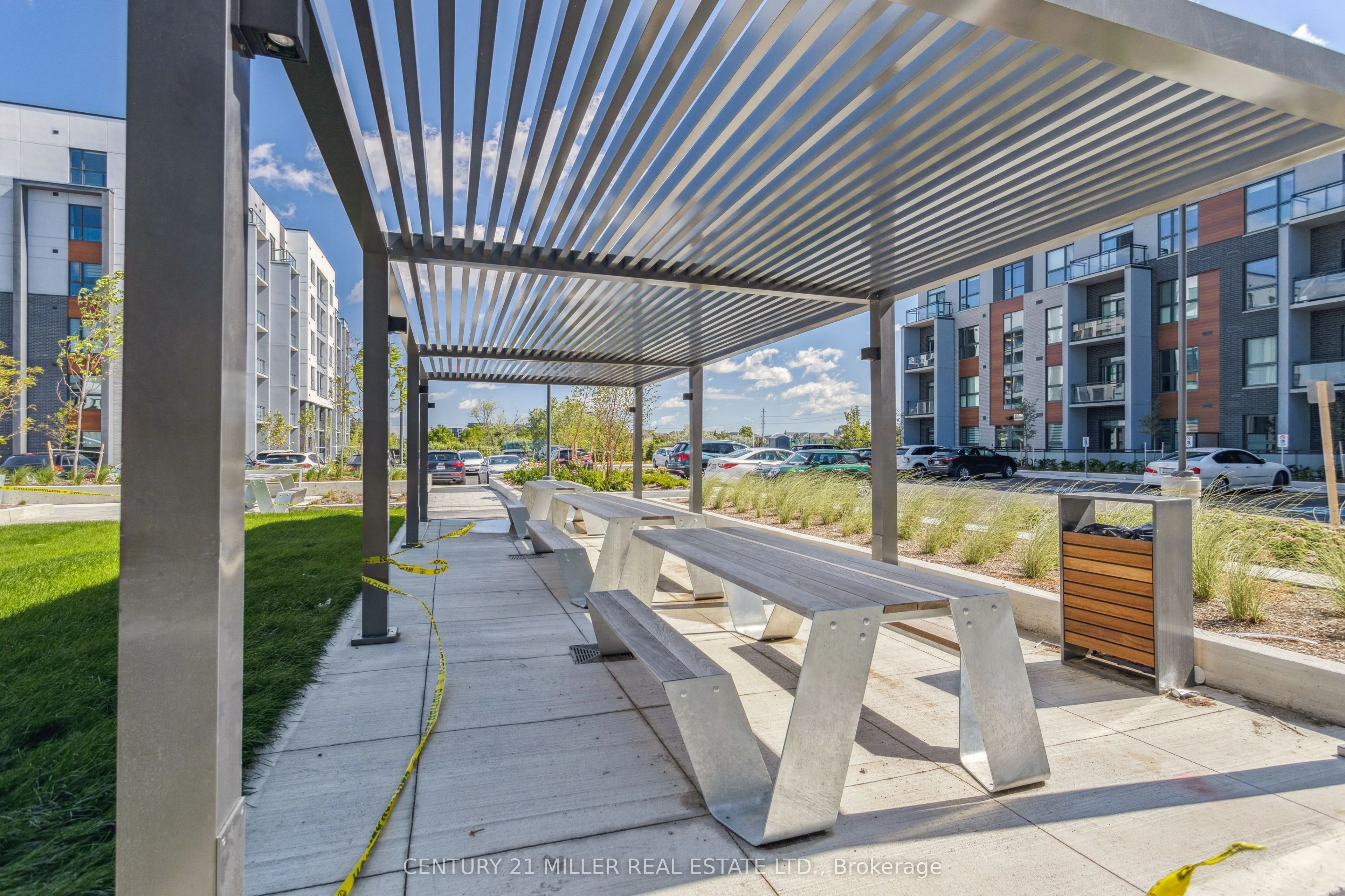 95 Dundas Street W, #115