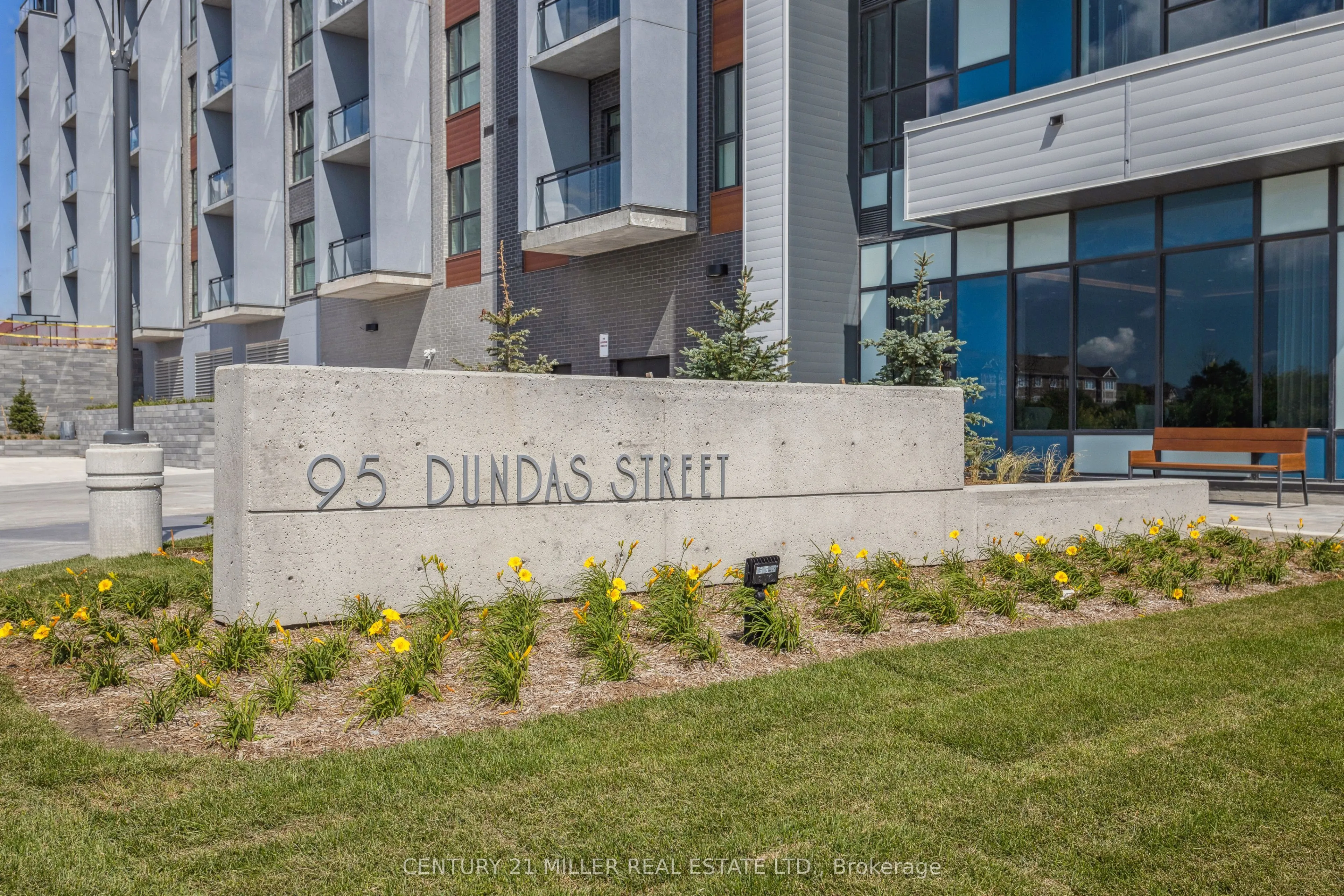95 Dundas Street W, #115