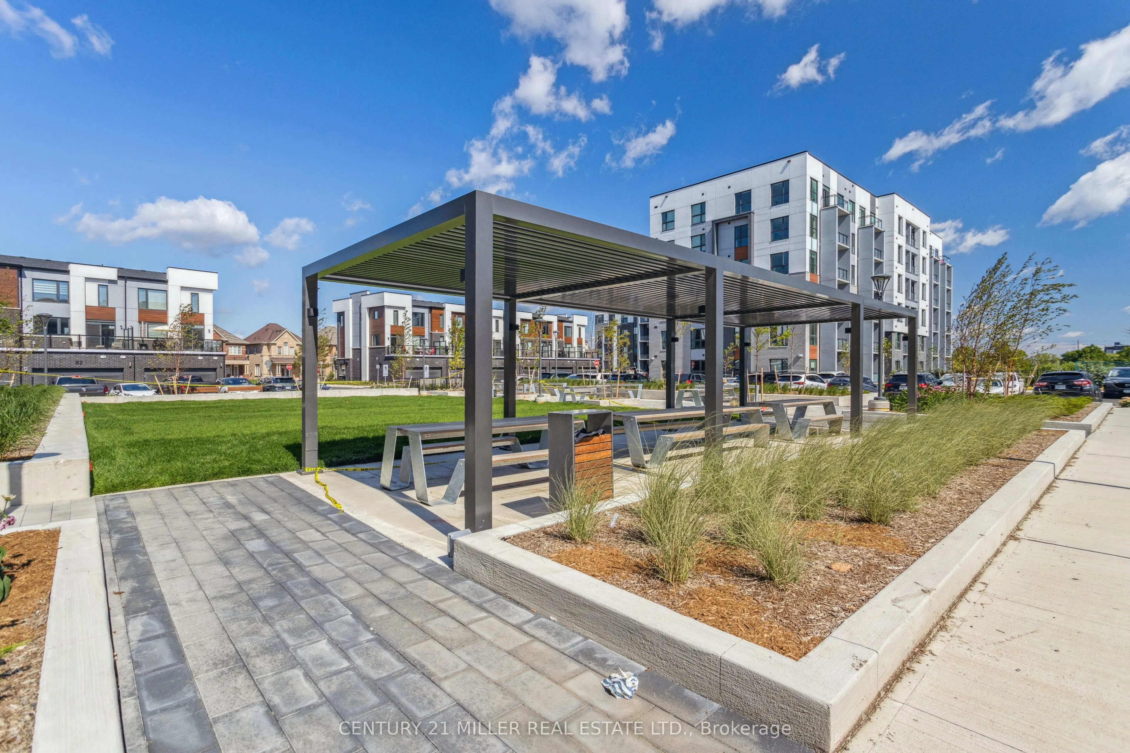 95 Dundas Street W, #115