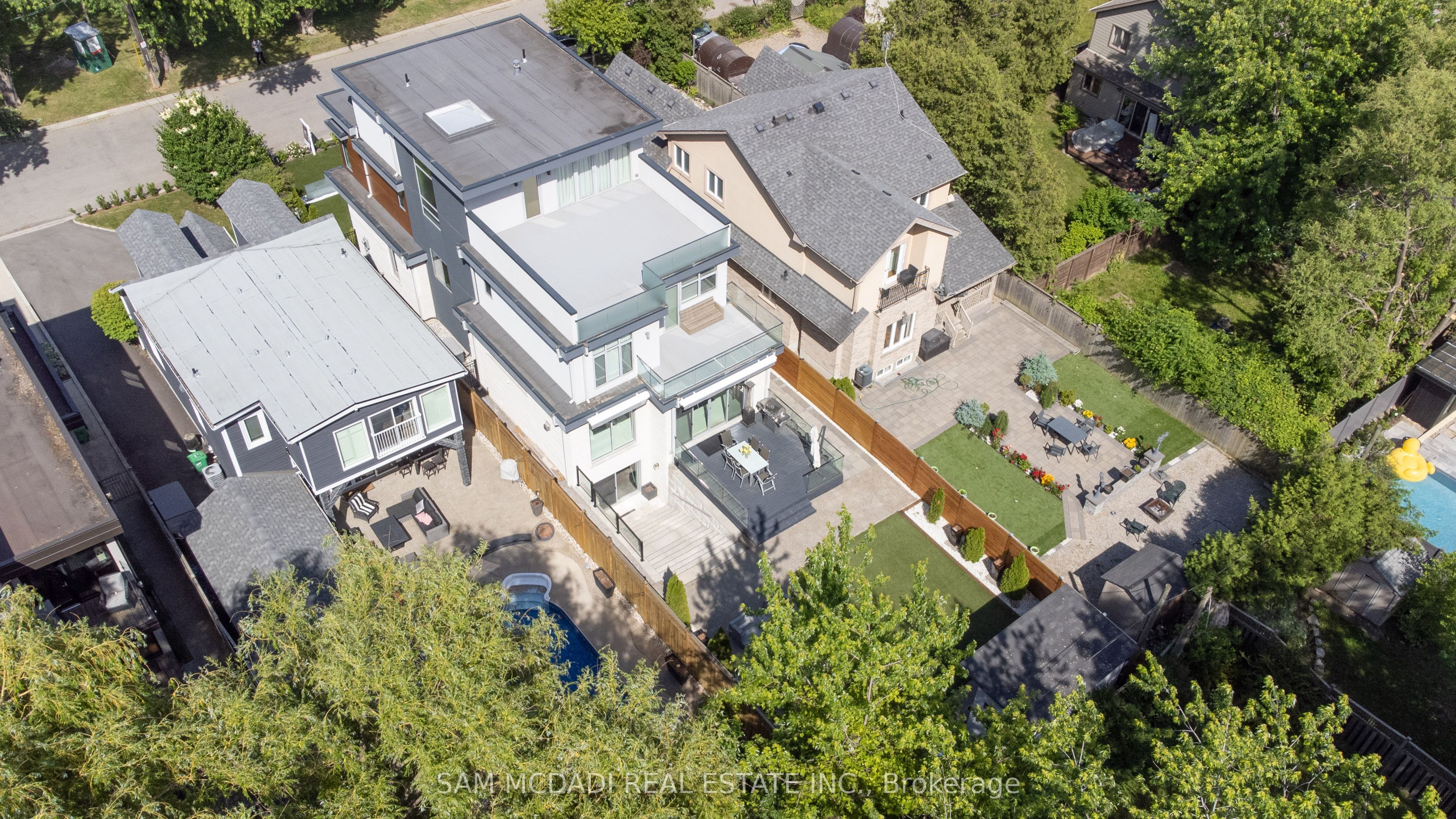 852 Goodwin Road