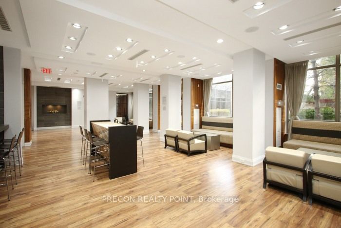 310 Burnhamthorpe Road W, #PH01