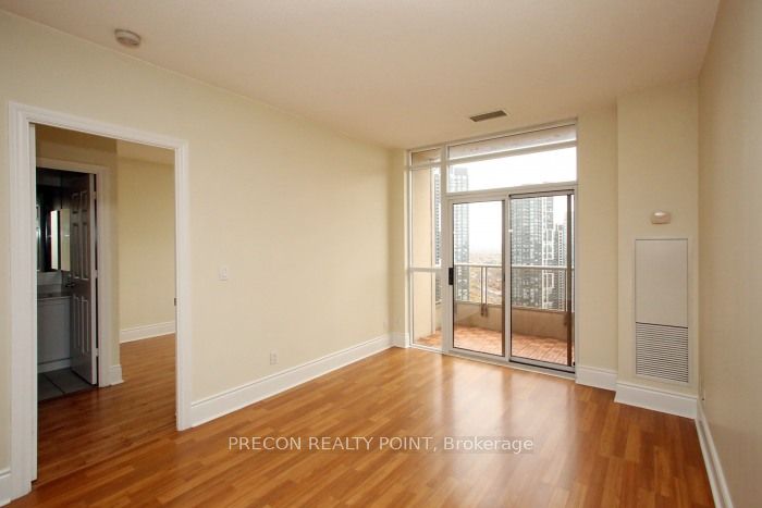 310 Burnhamthorpe Road W, #PH01