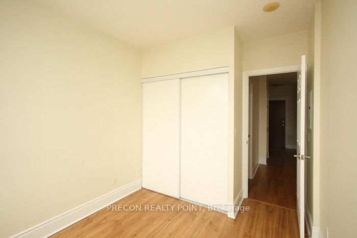 310 Burnhamthorpe Road W, #PH01