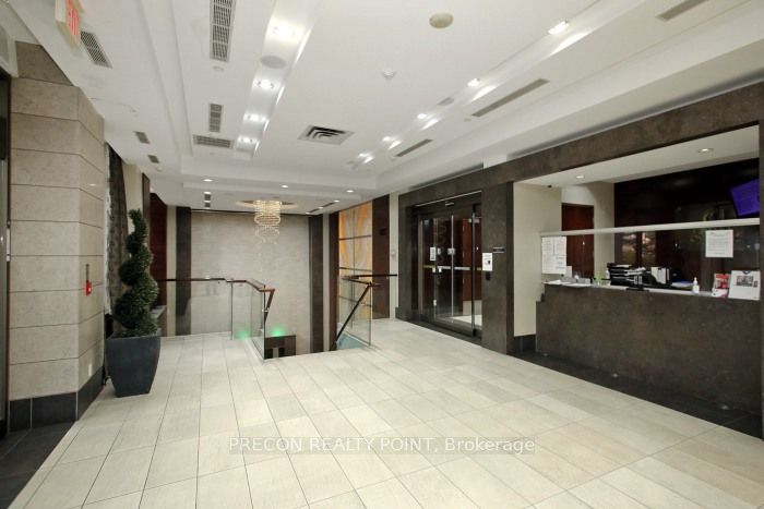 310 Burnhamthorpe Road W, #PH01