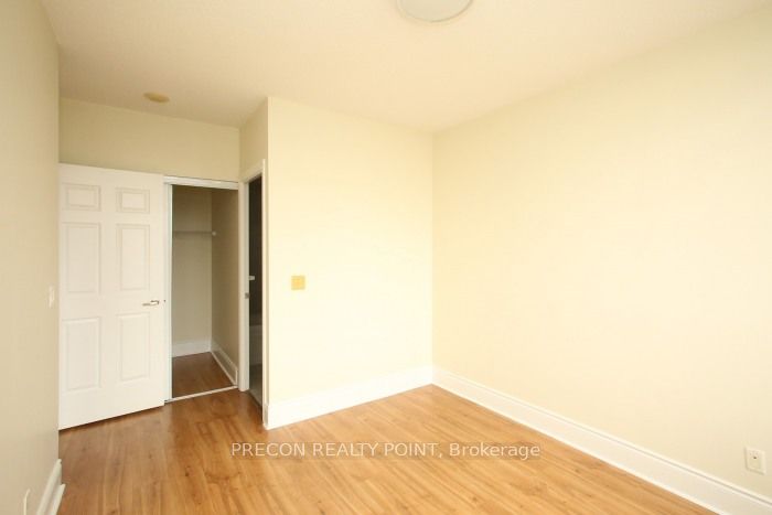 310 Burnhamthorpe Road W, #PH01