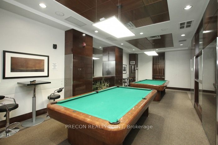 310 Burnhamthorpe Road W, #PH01