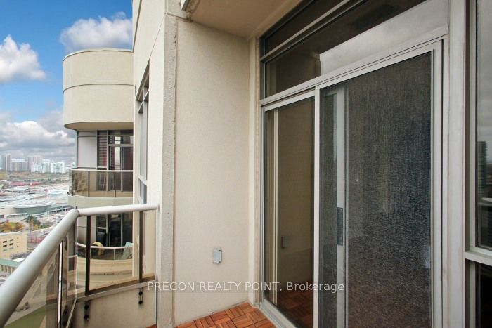 310 Burnhamthorpe Road W, #PH01