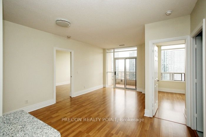 310 Burnhamthorpe Road W, #PH01