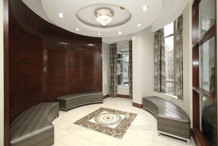 310 Burnhamthorpe Road W, #PH01